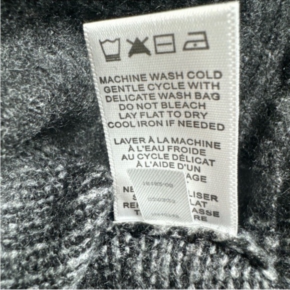 ADVENTURA Long Sleeve Turtleneck/Cowl
Sweater, Blend of Gray & Black, Size S. - Picture 13 of 15